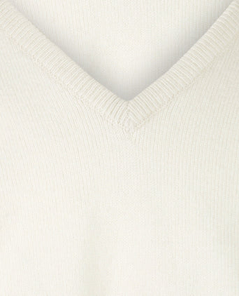 William Lockie V-neck Lambswool Pullover | Ecru
