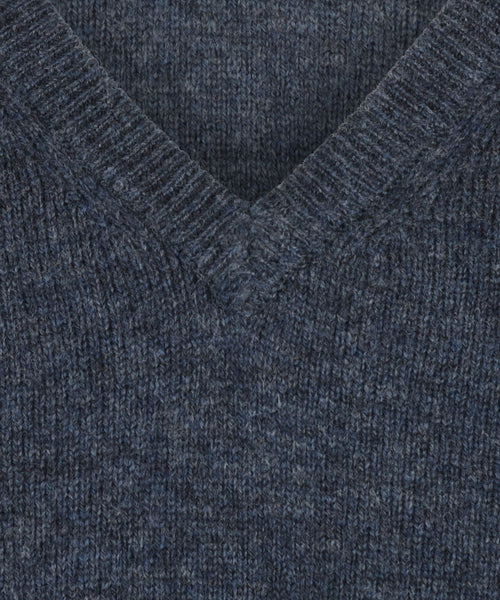 Classic Lambswool v-neck sweater | Denim Blue