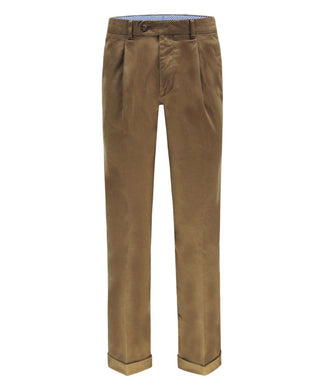 Trousers with pleats and turn-ups